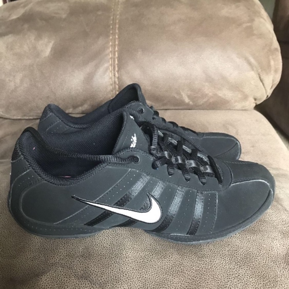 7.5 Nike Musique Dance Shoes